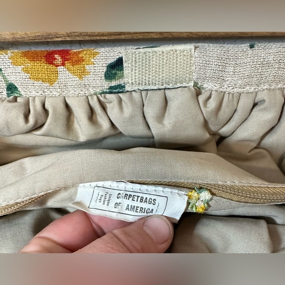 Floral Carpet Bags of America HandBag with Wooden Handles - Picture 7 of 10